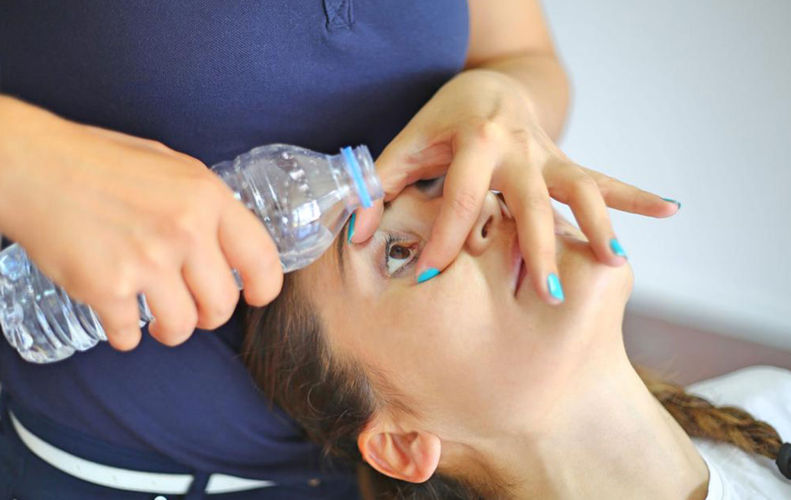 Dry, itchy eyes at night – Know about its causes, symptoms, and treatment